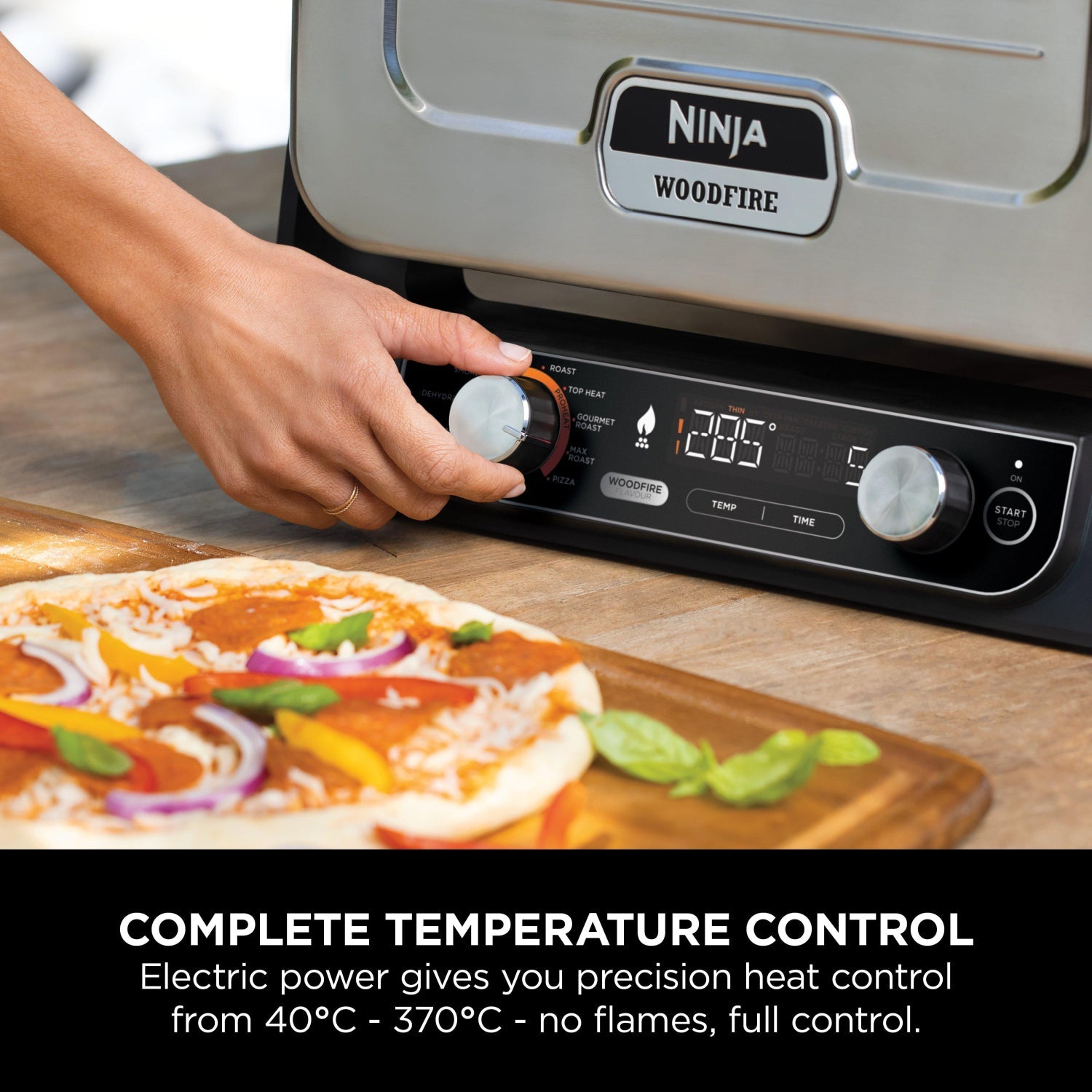 Ninja Woodfire Electric Outdoor Oven, Artisan Pizza Maker and BBQ Smoker OO101UK